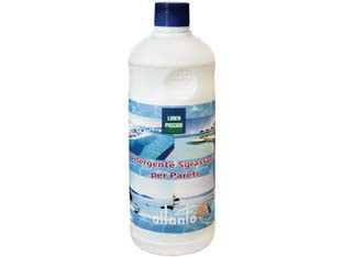 Detergente sgrassante liquido per piscina - lt.1 in flacone - alto potere pulente, particolarmente indicato per eliminare gli aloni di grasso e sporcizia lungo i bordi e le pareti. Elimin...