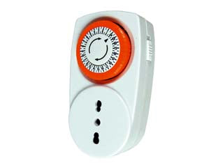 Timer a presa giornaliero con interruttore intervallo 30 minuti - timer meccanico per uso interno, tensione 220/240v 50Hz con spina 16/A, presa bipasso 10/16A ed interruttore, carico resistiv...