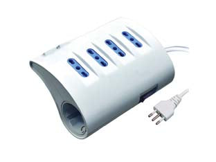 Multipresa da tavolo 4 bipasso + 2 schuko + 2 usb -  4 prese bipasso + 2 prese schuko + 2 prese USB output: DC 5V±5% <1000MA X2, con interruttore e protezione da sovraccarico,...