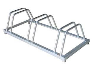 Porta biciclette 3 posti - struttura acciaio zincato, rastrelliera a 3 posti senza traversa, dimensioni cm 88x39,5 h 24,5, larghezza passaruota mm 65