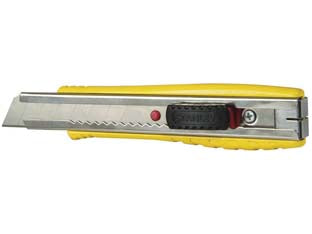 Cutter grande fatmax mm.18 in alluminio con guida in acciaio - mm.155 (0-10-421) - corpo in alluminio e portalama in acciaio che unisce leggerezza e resistenza, struttura e bocca sottile per un ottimo control...