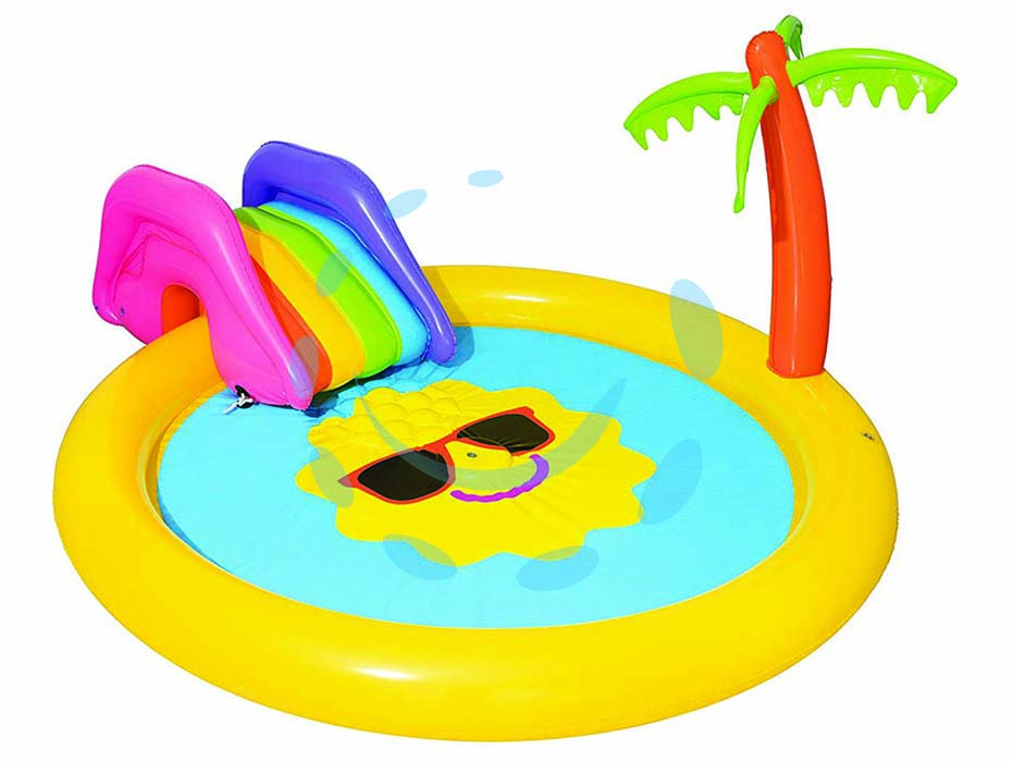 Piscina con giochi gonfiabile sunnyland +2 anni - cm.237x201x104 - peso Kg.4,100 (art.53071) - piscina realizzata in vinile spessore mm.0,27, getto di acqua centrale stile fontana, attacco tubo acqua per spruzzatore, cap...